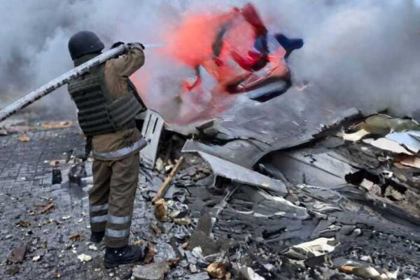 На Житомирщині після атаки РФ ліквідували пожежі на АЗС та залізничних об’єктах — ДСНС