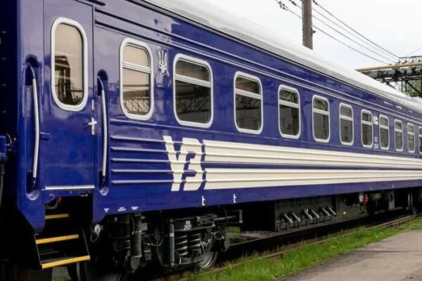 Окупанти вдарили по локомотиву пасажирського поїзда на Волині за 2 км від кордону з Польщею — Укрзалізниця