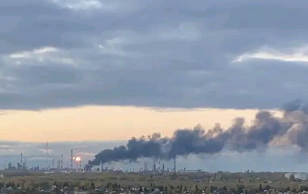 Сибір у вогні: Діпстрайки уразили найбільший НПЗ Російської Федерації. Населення в ажіотажі скуповує пальне (відео)