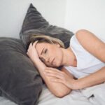 Постійна втома та дратівливість можуть бути не випадковими: До чого призводить брак сну