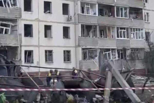 Армія РФ вранці вдарила КАБами по Сумах: пошкоджені будинки та авто, є постраждалі