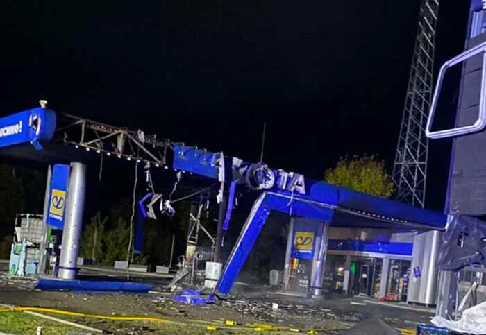 Росіяни атакували АЗК "Укрнафти" на Хмельниччині: поранено працівника