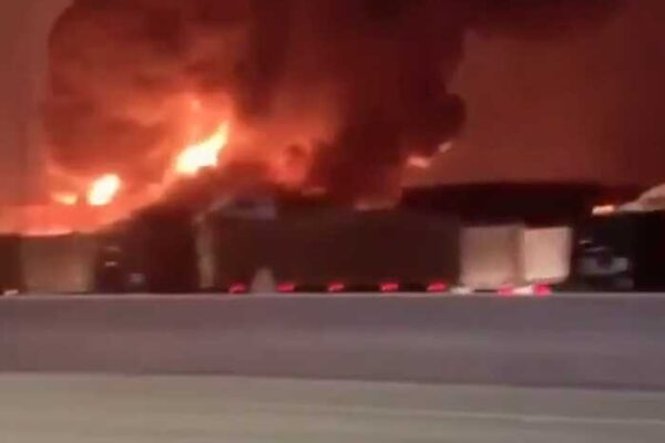 У Саудівській Аравії спалахнула масштабна пожежа в штаб-квартирі Saudi Aramco після удару хуситів
