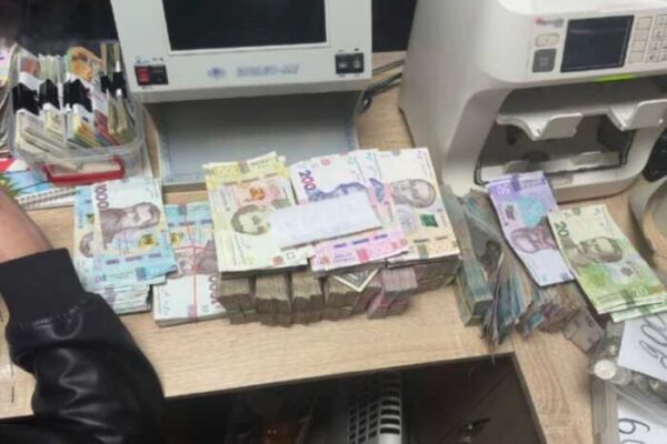 Романтичні знайомства як пастка: на Львівщині викрили шахрайський кол-центр