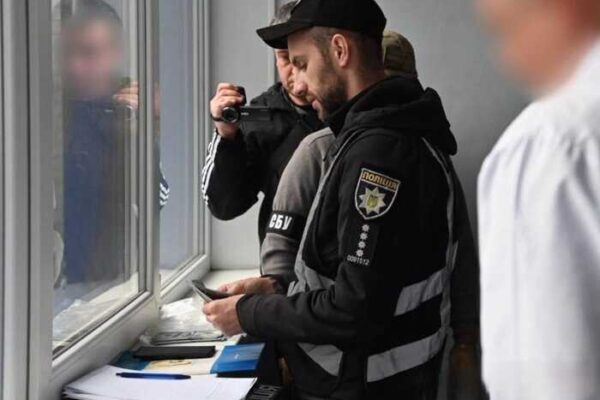 Інвалідність за 11 500 доларів: у Запоріжжі викрили схему для охочих виїхати за кордон
