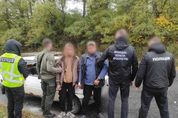 До 10 тисяч доларів за втечу за кордон: в Україні викрили три схеми для військовозобов’язаних