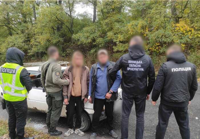 До 10 тисяч доларів за втечу за кордон: в Україні викрили три схеми для військовозобов’язаних