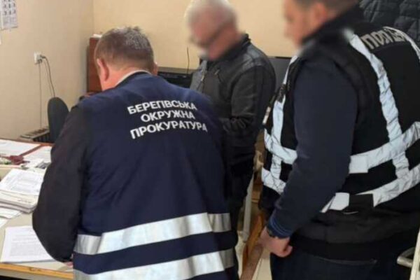 Розкрадання на ремонті тротуару: на Закарпатті посадовця й керівника КП викрили у списанні майже третини коштів за невиконані роботи