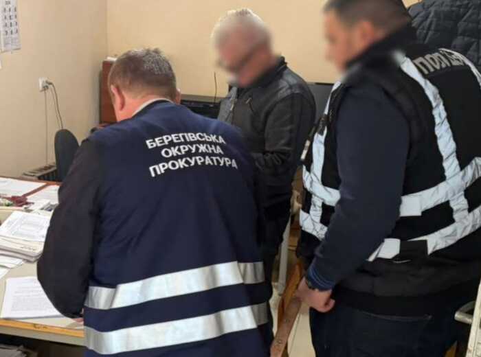 Розкрадання на ремонті тротуару: на Закарпатті посадовця й керівника КП викрили у списанні майже третини коштів за невиконані роботи