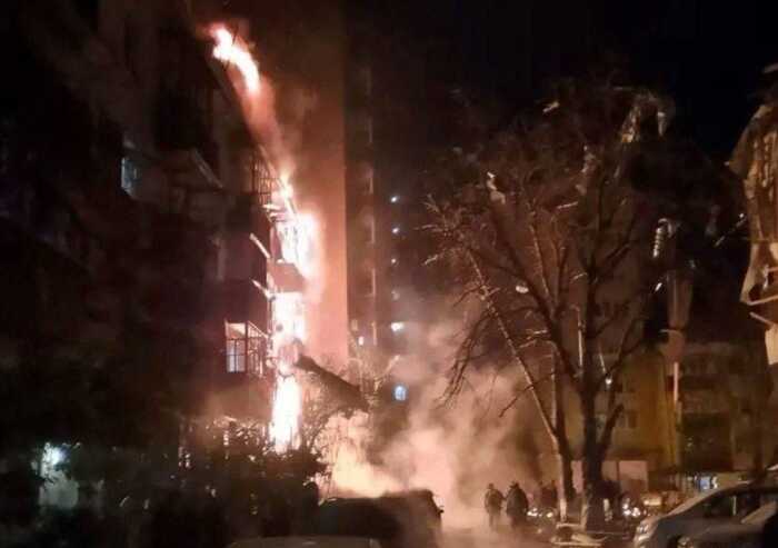 У російському Бєлгороді внаслідок атаки дронів пошкоджено ТРЦ та будинки